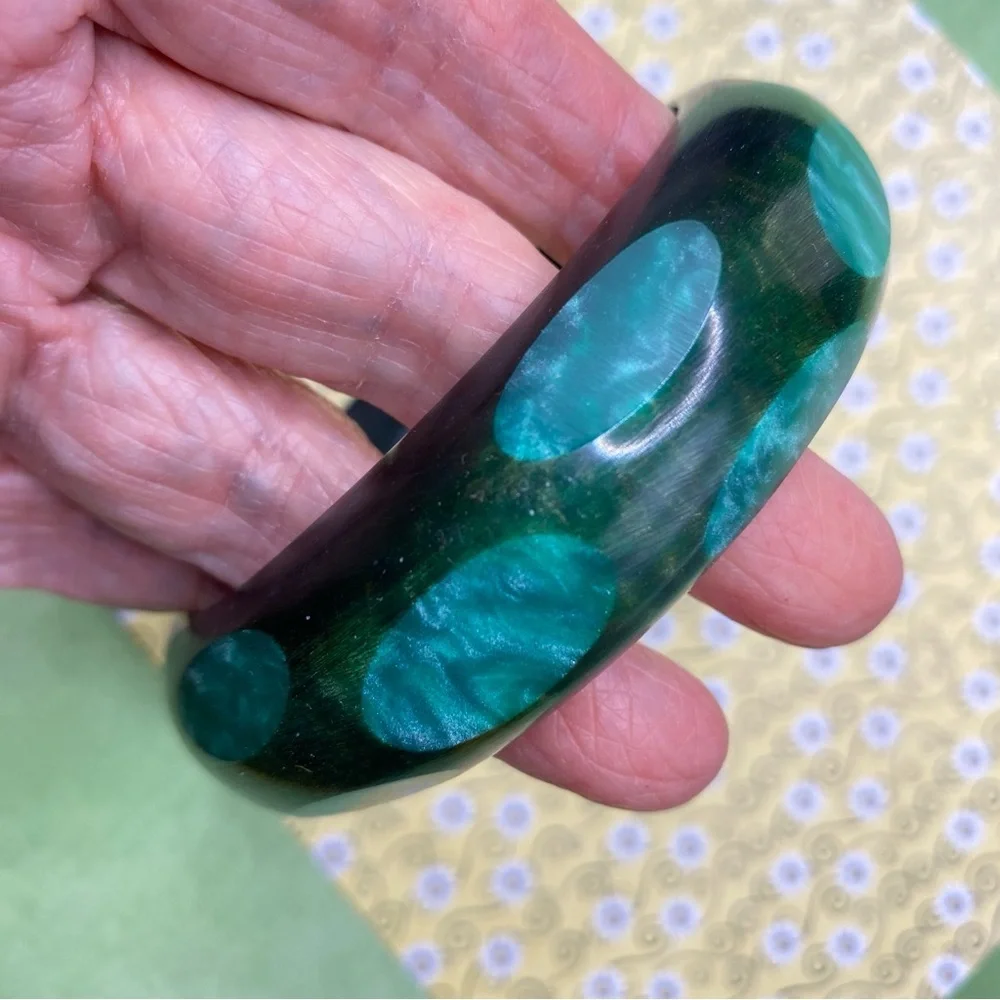 N/A black green